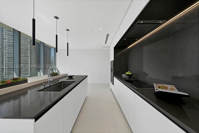 Building Photo - 300 Biscayne Blvd