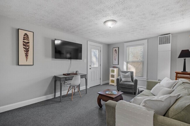 Building Photo - 65 S Elm St