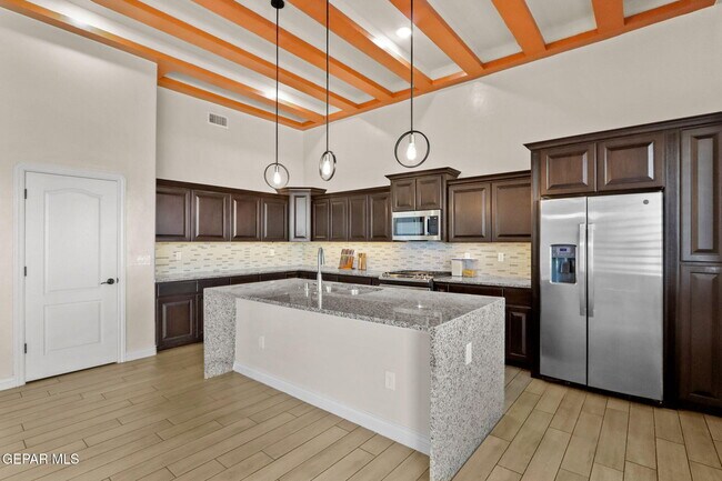 Building Photo - 12321 Desert Dove Ave