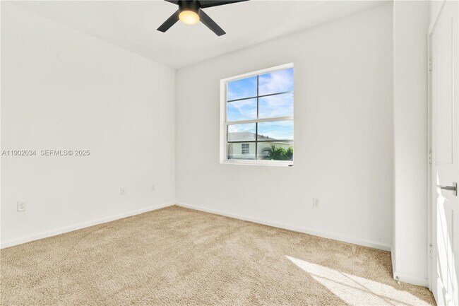 Building Photo - 496 NE 4th Terrace