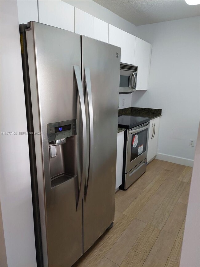 Building Photo - 1200 Brickell Bay Dr