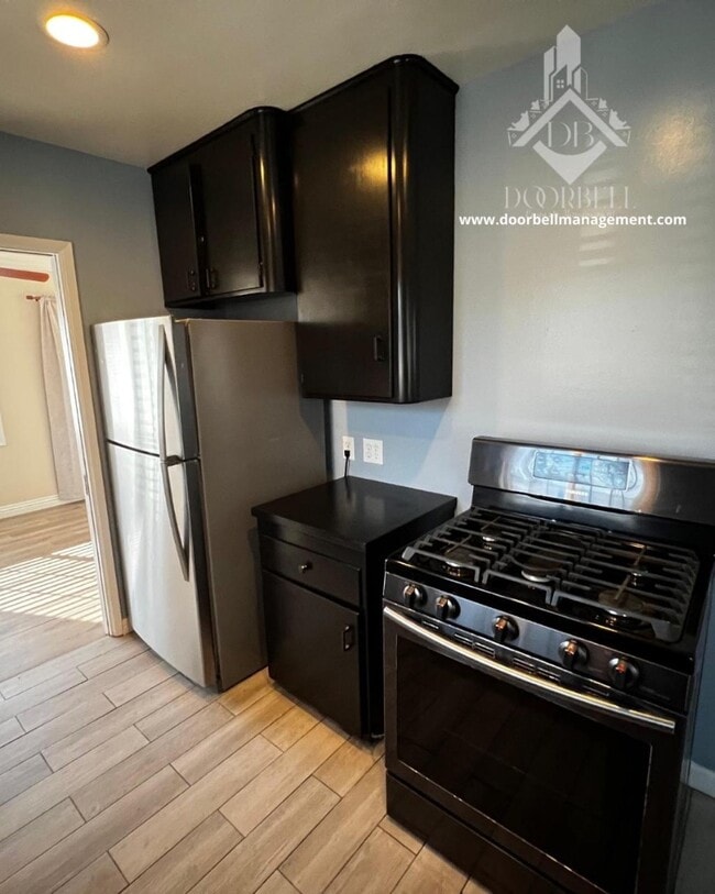 Building Photo - 956 W Harvard Pl