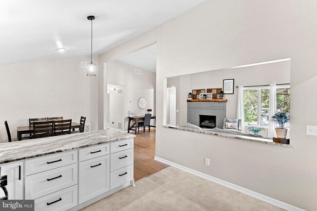 Building Photo - 862 Carrier Dr