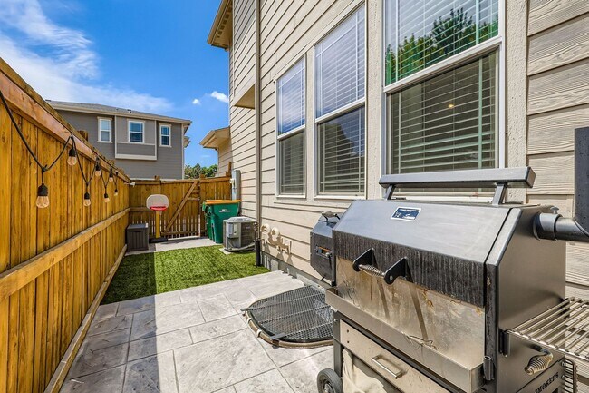 Building Photo - Welcome to this Beautifully Maintained 4-B...