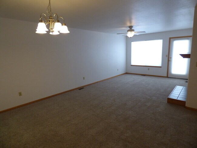 Building Photo - 2 Bedroom Townhome in Northwest Loveland
