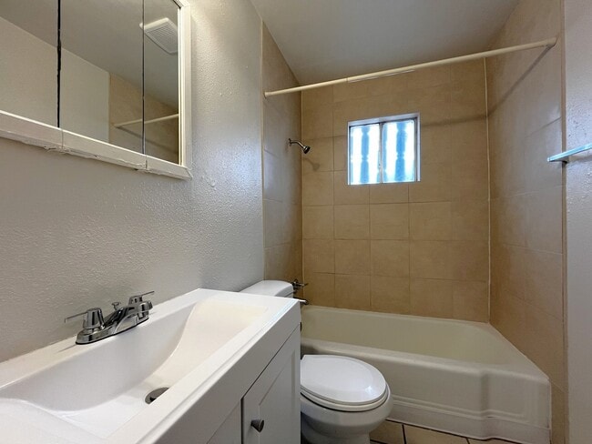 Building Photo - 429 Tennessee St NE