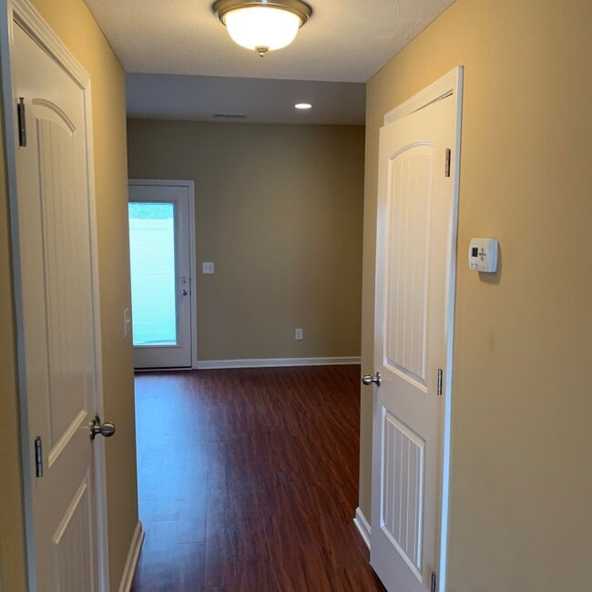 Building Photo - Townhome Condo