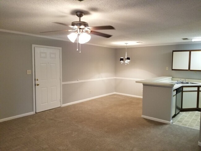 Building Photo - 109 Stratford Dr