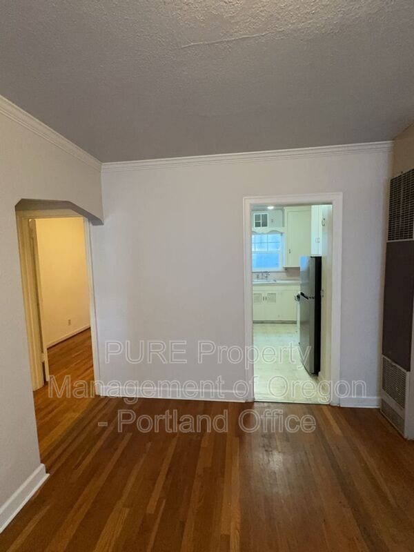 Building Photo - 715 NE 20th Ave