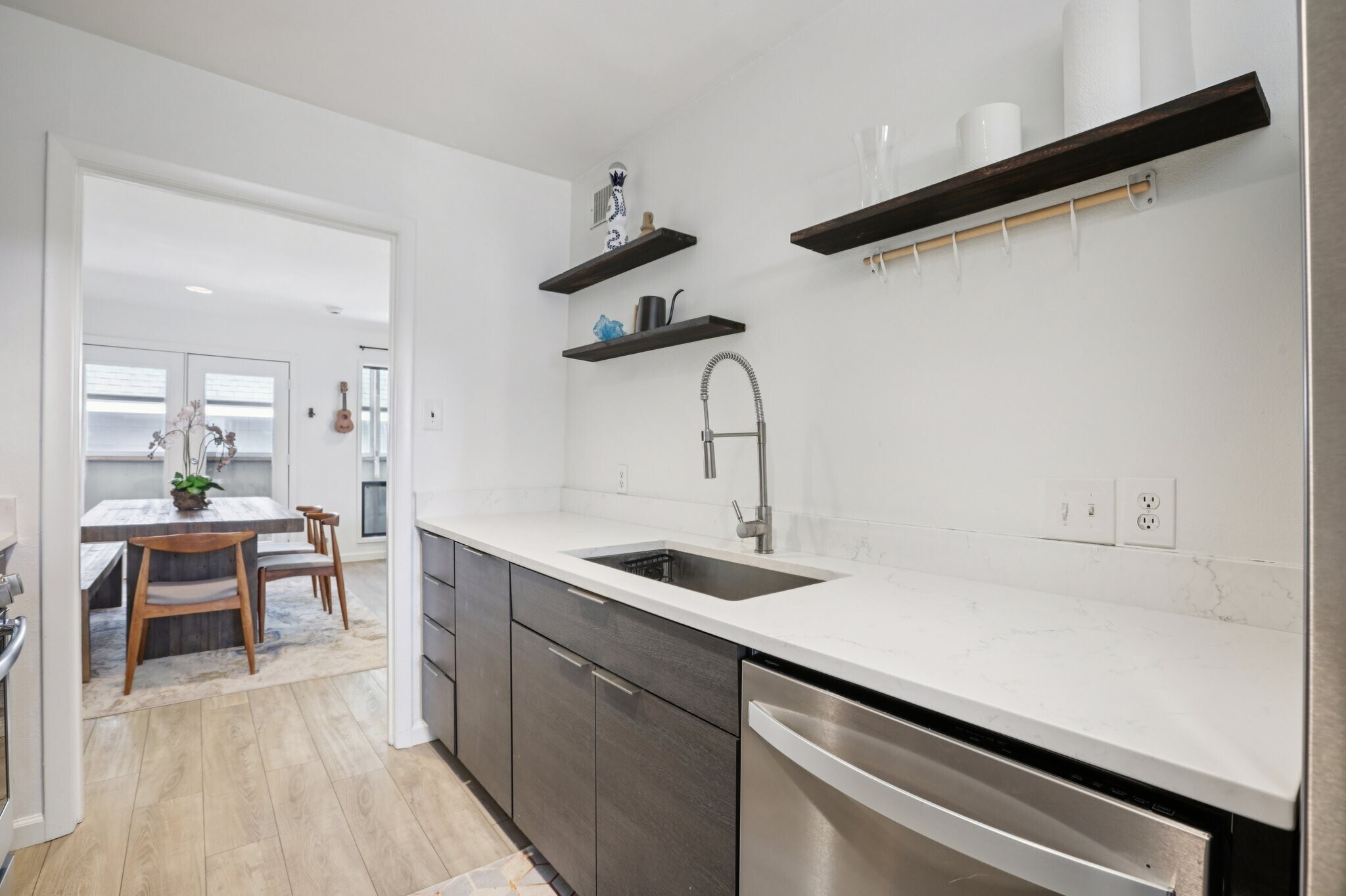 Building Photo - 1106 W 6th St