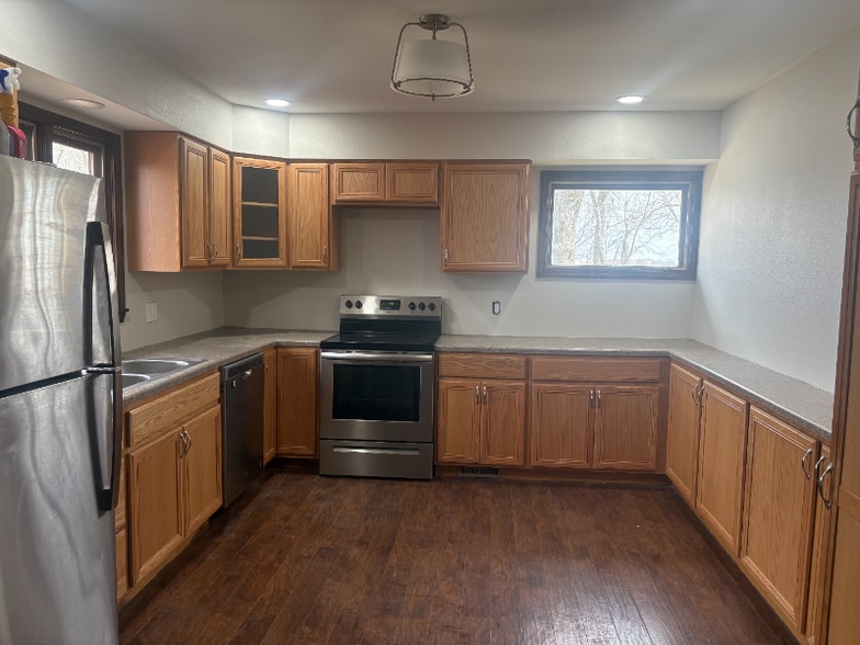 Building Photo - 694 E 400 Hwy