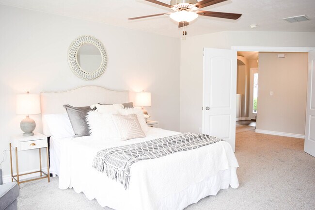 Building Photo - Idyllic Provo home w LOTS of garage space!