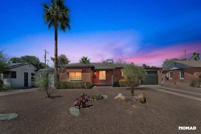 Primary Photo - Central Phoenix Home + Rare Climate-Contro...
