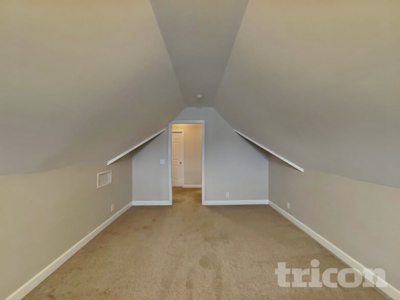 Building Photo - 217 Titans Cir