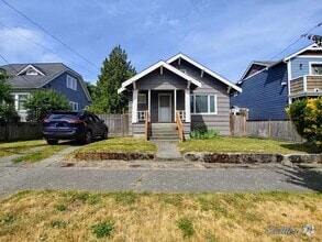 Building Photo - Spacious 2 Bedroom Home in the Pigeon Poin...
