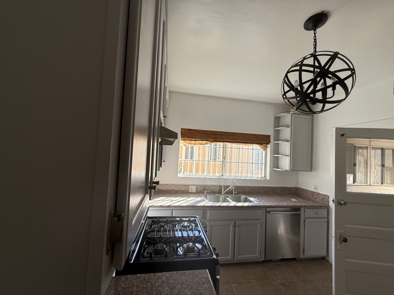 Building Photo - 1424 W 45th St