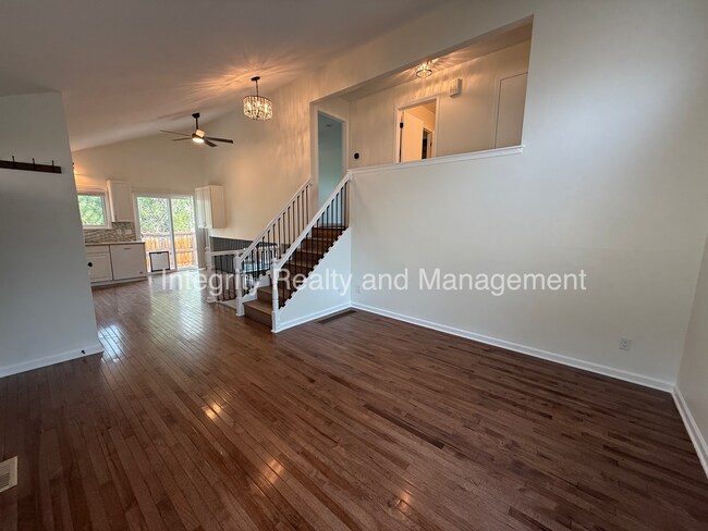 Building Photo - 475 E Chiswick Cir