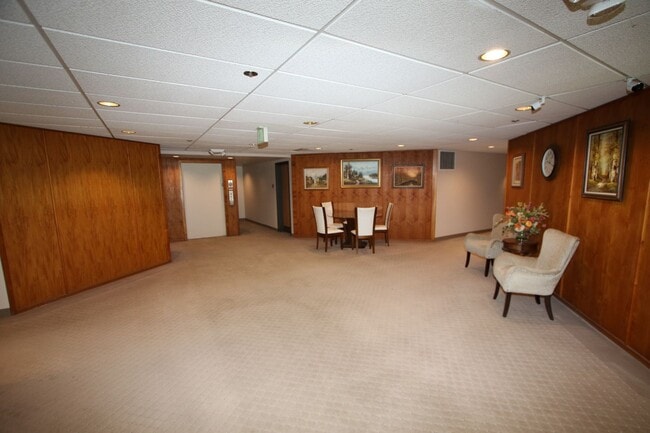Building Photo - 600 W 76th Ave
