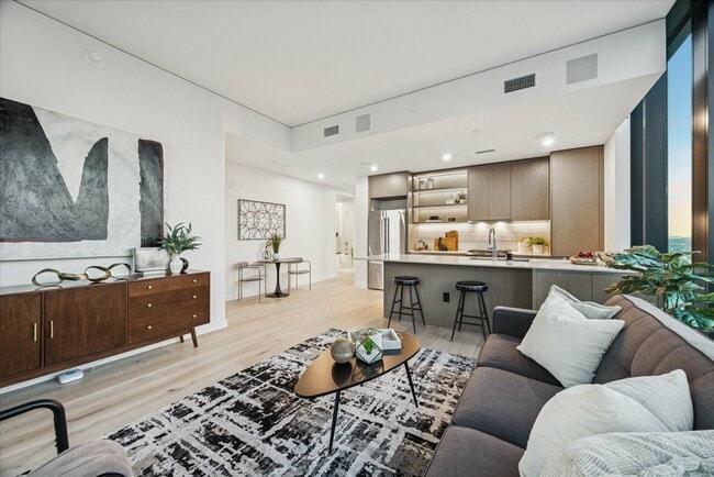 Building Photo - 610 Davis St