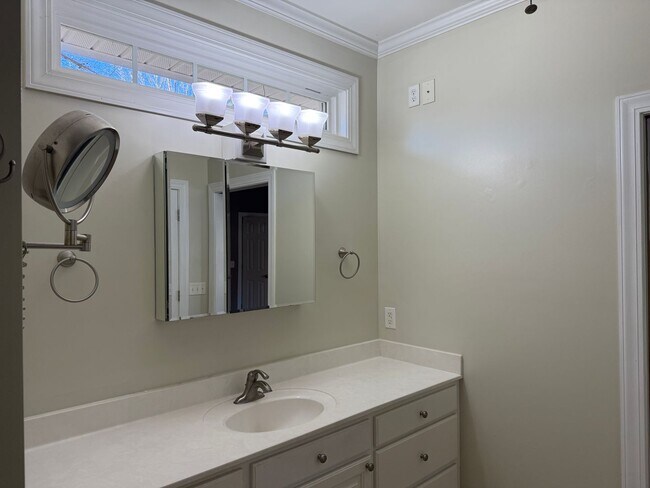 Building Photo - Lexington