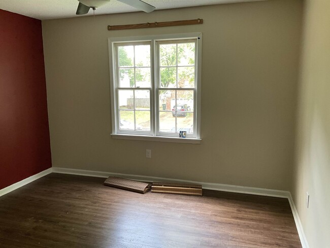 Building Photo - 329 Oakleigh Dr