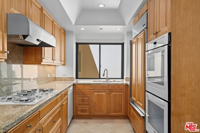 Building Photo - 701 Ocean Ave