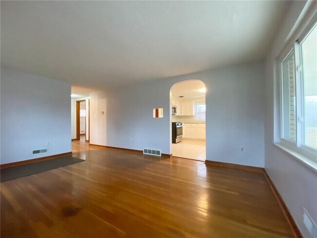 Building Photo - 151 Thorne Rd