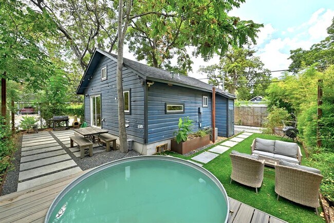 Building Photo - 53 Comal St