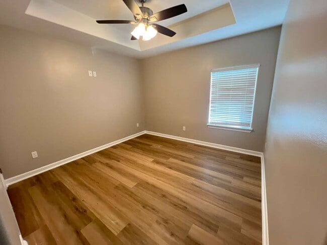 Building Photo - 5511 N 36th Ln