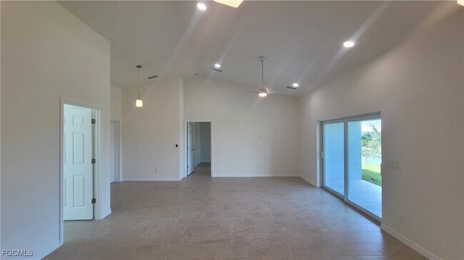 Building Photo - 4016 NE 12th Ct