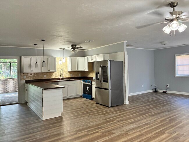 Building Photo - 1852 Hopkins Dr