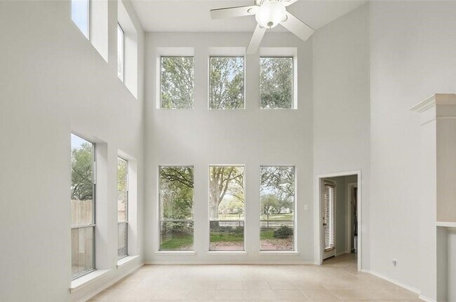 Building Photo - 21331 Willow Glade Dr