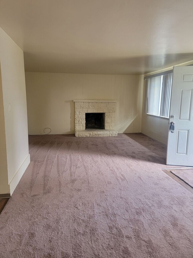 Building Photo - Cozy Rambler in Lakewood