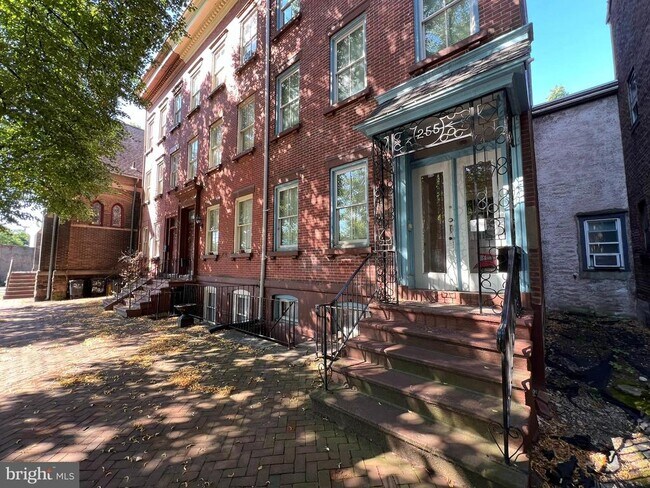 Building Photo - 255 Mercer St