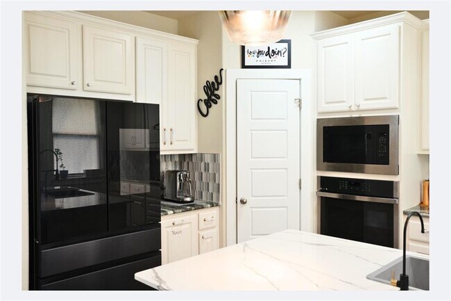 Building Photo - 4417 Oryx Ln