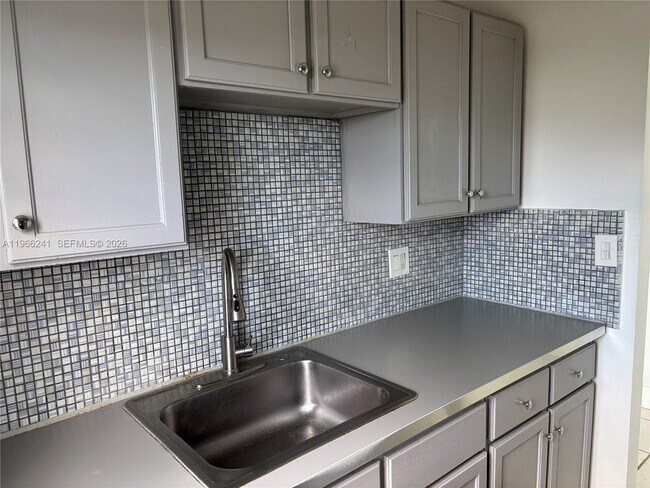 Building Photo - 1701 Washington St