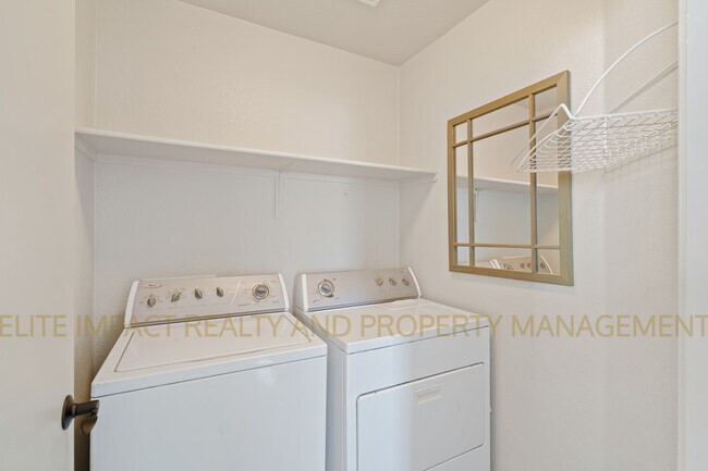 Building Photo - 3505 N Sierra Springs Dr