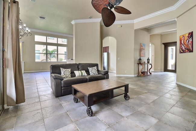 Building Photo - 1289 Beacon Cir