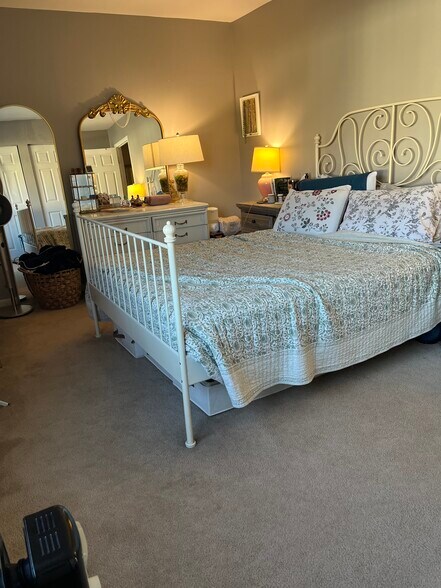 Building Photo - 28 Scarborough Ln