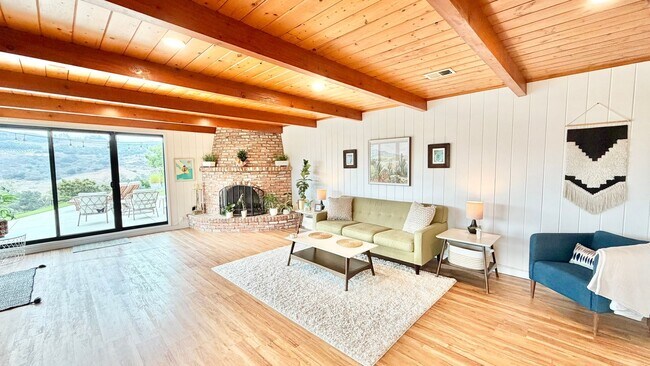 Building Photo - Beautifully Furnished & Appointed, Shorter Term Rental in the Peaceful Gird Valley area of Fallbr...