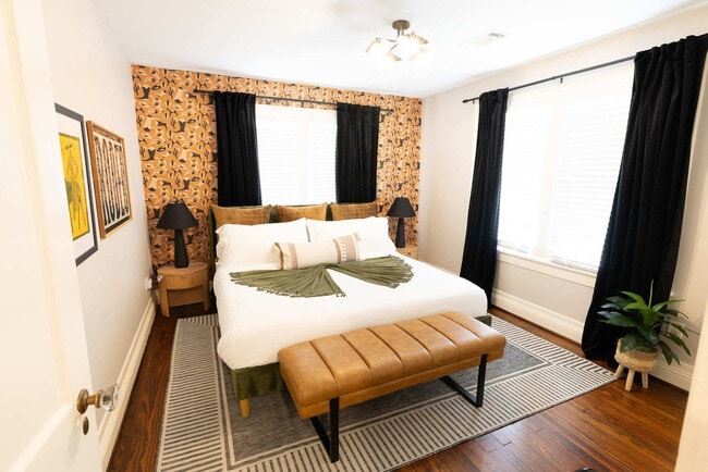 Building Photo - 725 Peddie St