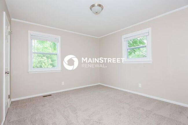 Building Photo - 4 Bedroom Pet-Friendly Home in Charlotte, NC with Main Street Renewal