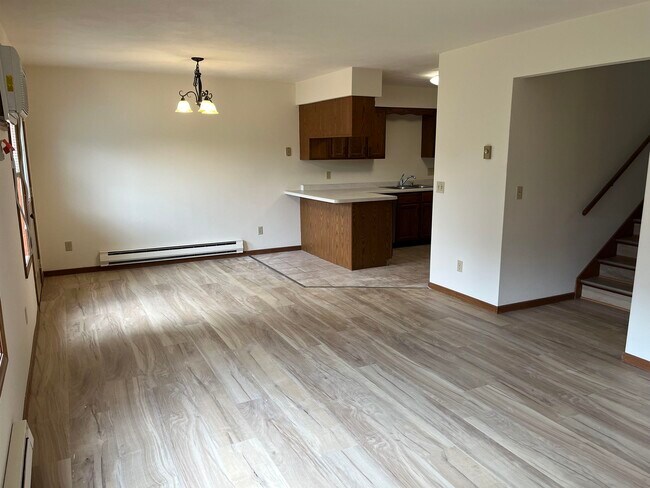 Building Photo - 844 Hemlock Dr