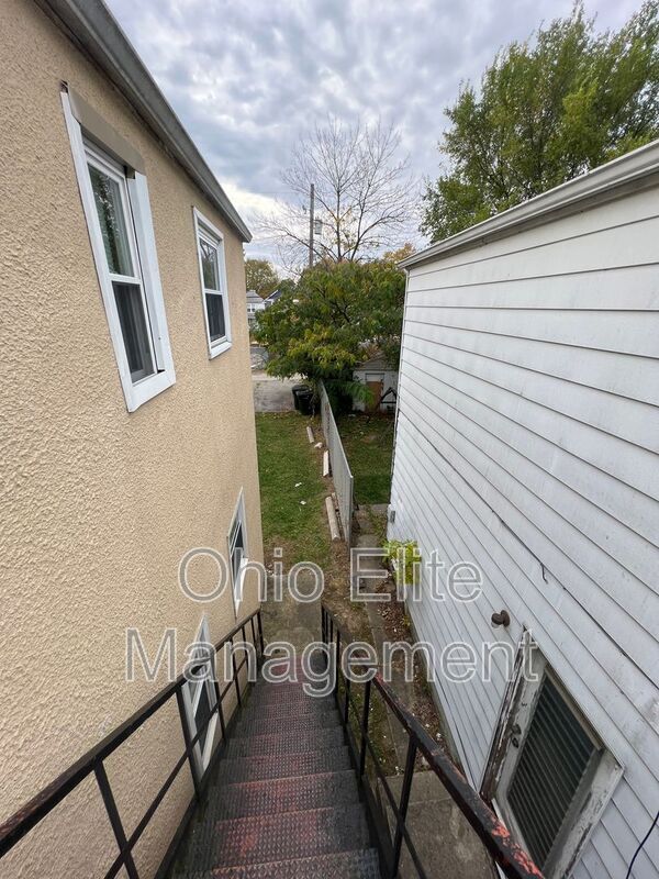 Building Photo - 397 1/2 S Ogden Ave