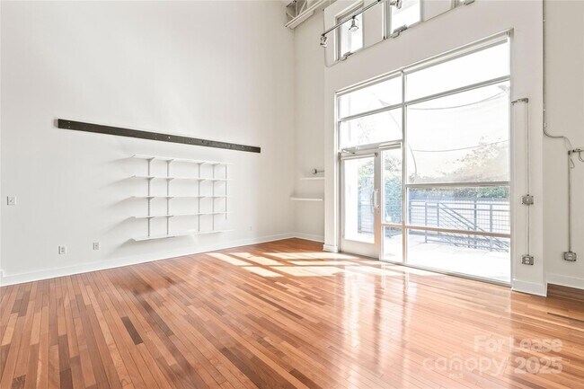 Building Photo - 931 Westmere Ave