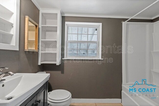 Building Photo - 2538 Bryn Mawr Ave