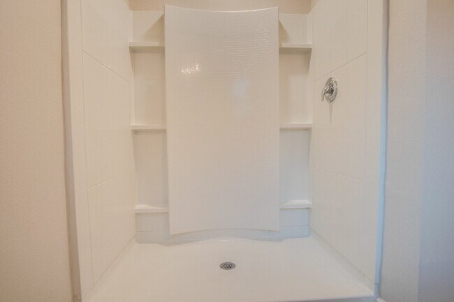 Building Photo - Lakeshore Preserve 3BR Home with Garage – Pet Friendly