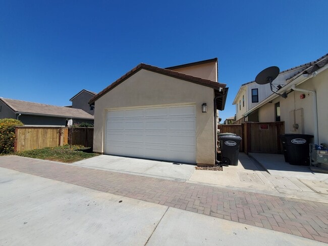 Building Photo - 4 Bedroom 4 Bath Home in The Farm Tract Lo...