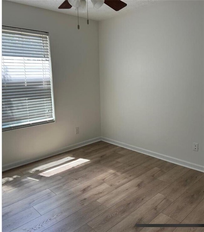 Building Photo - 10101 Waldrop Pl