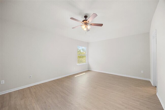 Building Photo - 5501 Bradford Pear Ln